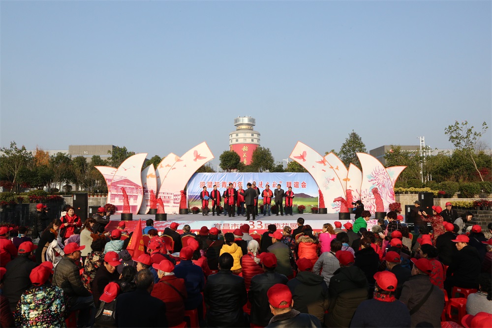 2018年(nián),知(zhī)青走進龍泉鋪,唱(chàng)響青春的(de)記憶